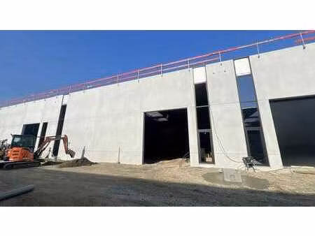 nouveau bâtiment de stockage à louer dans le parc pme schip