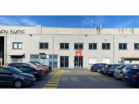 450 m² instapklaar kantoorruimte vlakbij de r4 te desteld...