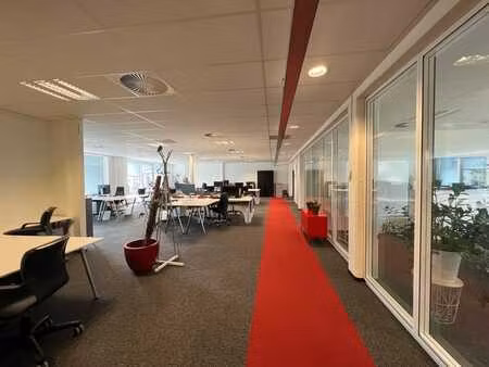 399 m² instapklare kantoren op 2 km van het centrum van g...