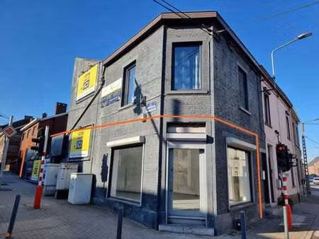 rez-de-chaussée commercial à louer – excellente visibilité