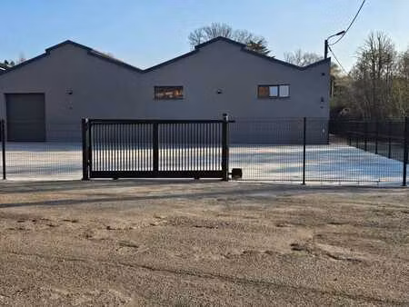 entrepôt 1300m2 + 140m2 bureau