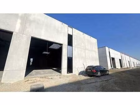 entrepôt neuf à louer dans le parc pme de schipdonk à deinz