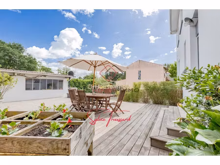 vente maison 6 pièces 180 m² à merignac (33700)  658 000 €