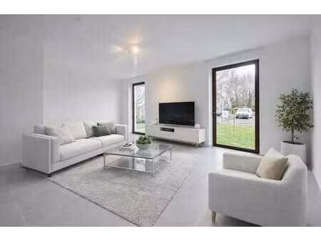 maison lumineuse de 4 vraies belles chambres et jardin