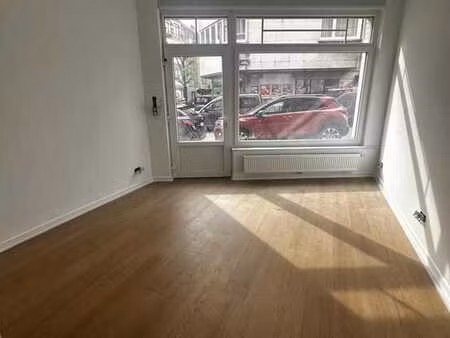 rez-de-chaussée commercial ou bureau