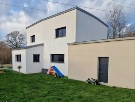 maison contemporaine récente  au calme et hors lotissement