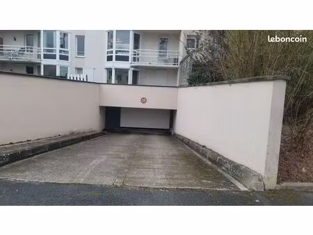 parking souterrain 13 m² ~ accès libre et autonome ~ quartier calme et sécurisé ~ gare rer