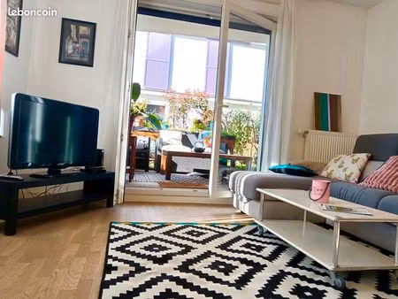 t4  métro montreuil hôpital