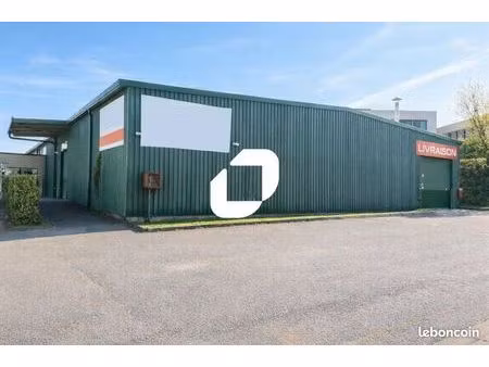 local d'activité 1 735 m²