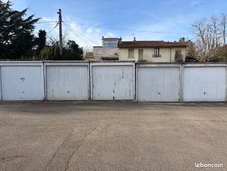 garage sécurisé à vendre – décines  à côté du grand stade
