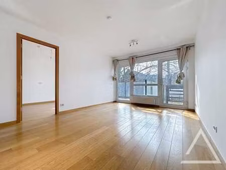 avenue louise - appartement une chambre + terrasse