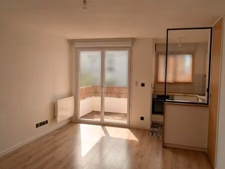 appartement t2 lumineux avec balcon et parking