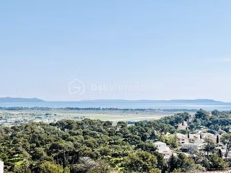 dpt var (83) - vue mer panoramique a couper le soufle pour ce bel appartement