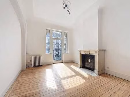 appartement 2 chambres rénové avec terrasse