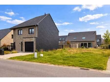 bouwgrond op een residentiële ligging van 300 m² voor kop...