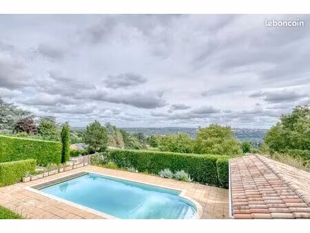 propriété 7 pièces 203 m²