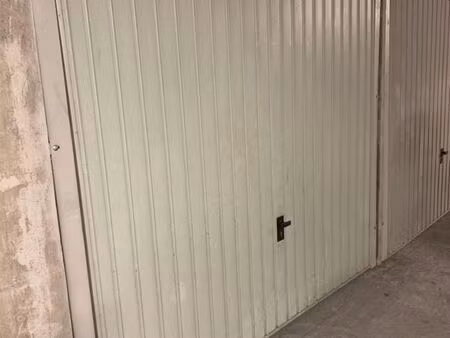 location box / garage en sous-sol à vaise (valmy)