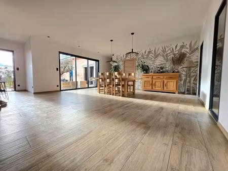 salvizinet  maison plain-pied de 167 m² avec 991 m² de terrain