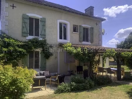 belle maison de maître avec piscine et studio