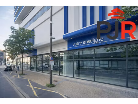 location local commercial