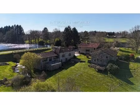 joli moulin sur 4 4ha  gîtes  piscine