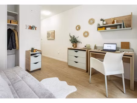 location meublée appartement 1 pièce 18.6 m² à bobigny (93000)  701 €