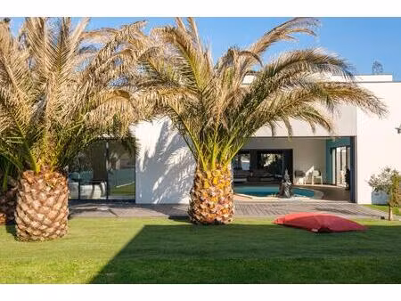 contemporaine avec piscine intérieure aux portes de niort