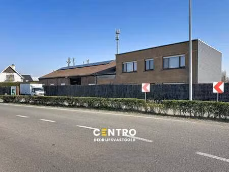 magazijn met woonst op interessante ligging te gistel!