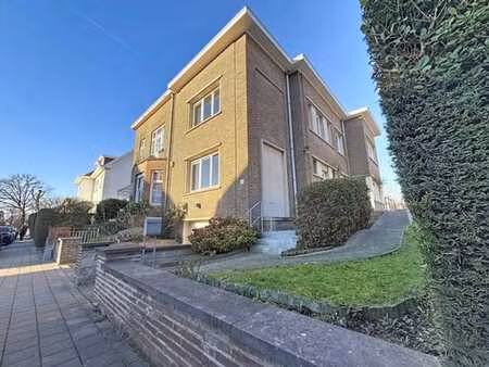 maison 3 façades spacieuse en cours de rénovation + jardin