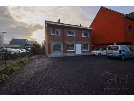 maison individuelle 4 ch - jardin - grand parking - 2 sdb