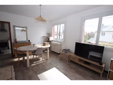 decize  proche école et centre-ville  appartement de type f4