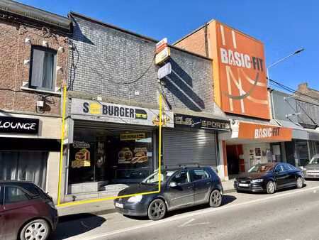 surface commerciale +/- 170 m²