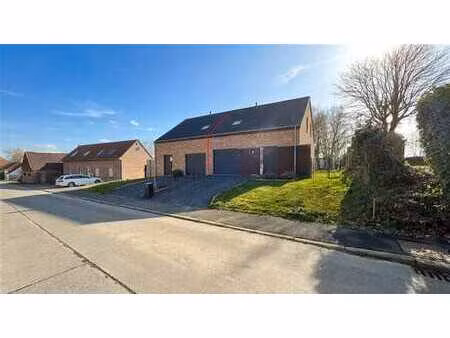 maison neuve prête à eménager avec 3 chambres  jardin et gar