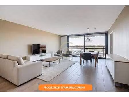 prox ucl. appart rénové 2 ch + pkg