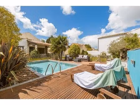 contemporaine de caractère née d'un ancien chai avec vue contemplative