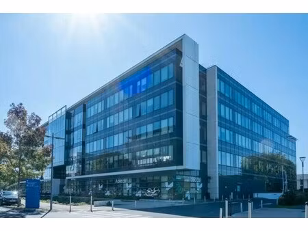 location bureaux 27 m² à 2 806 m²