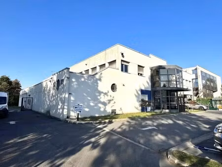 vente entrepôt 1 600 m²