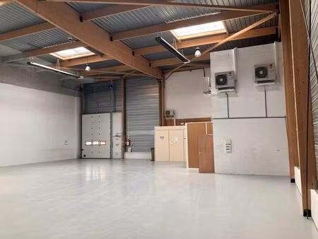 location local d'activités 447 m² à 3 251 m²