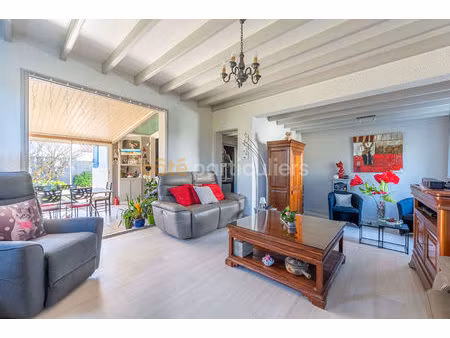 aubigny -- maison -- 3 chambres -- 142 m2 -- terrain 1765 m2 -- garage -- dependances -- j