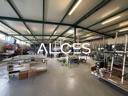 location local d'activités 1 320 m²