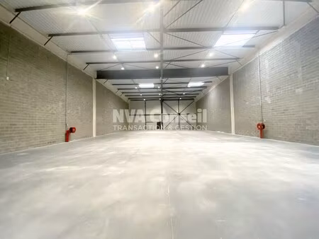 location local d'activités 1 227 m²