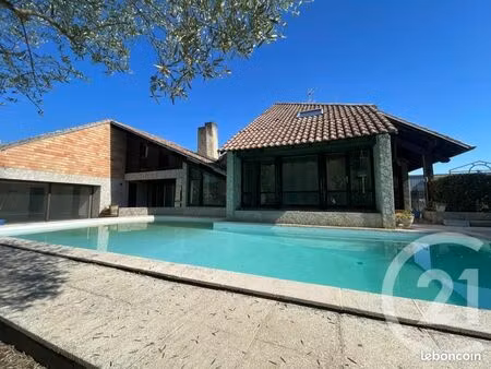 maison 8 pièces 265 m²