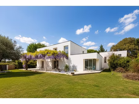 maison contemporaine de 176 m2 avec terrasse et jardin