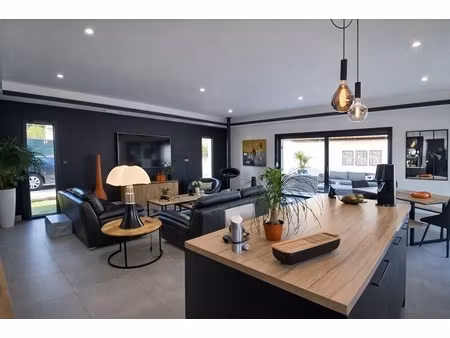 villa plain pied contemporaine  3 chambres  piscinable  climatisation  suite parentale  ga