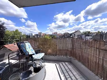 peb c - terrasse à l'arrière