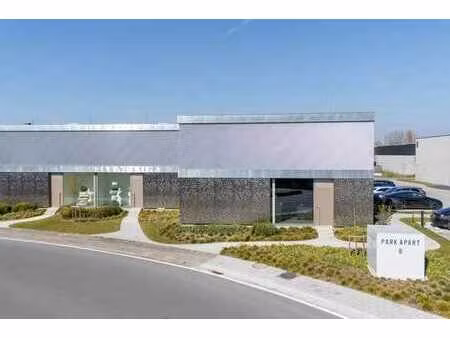 kmo-unit van 170 m² met showroom en kantoren van 288 m² t...