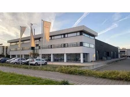 bureau avec espace de stockage à louer à burcht