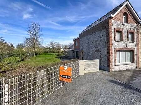 superbe maison avec jardin de 13 ares au centre ville!