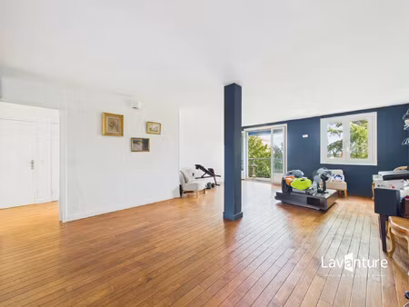 4/5 pièces traversant et lumineux avec balcon  cave et parking