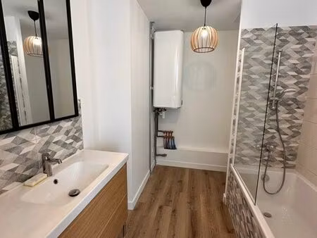 maison - 91m2- 2ch/1 bureau- cour - centre cognac